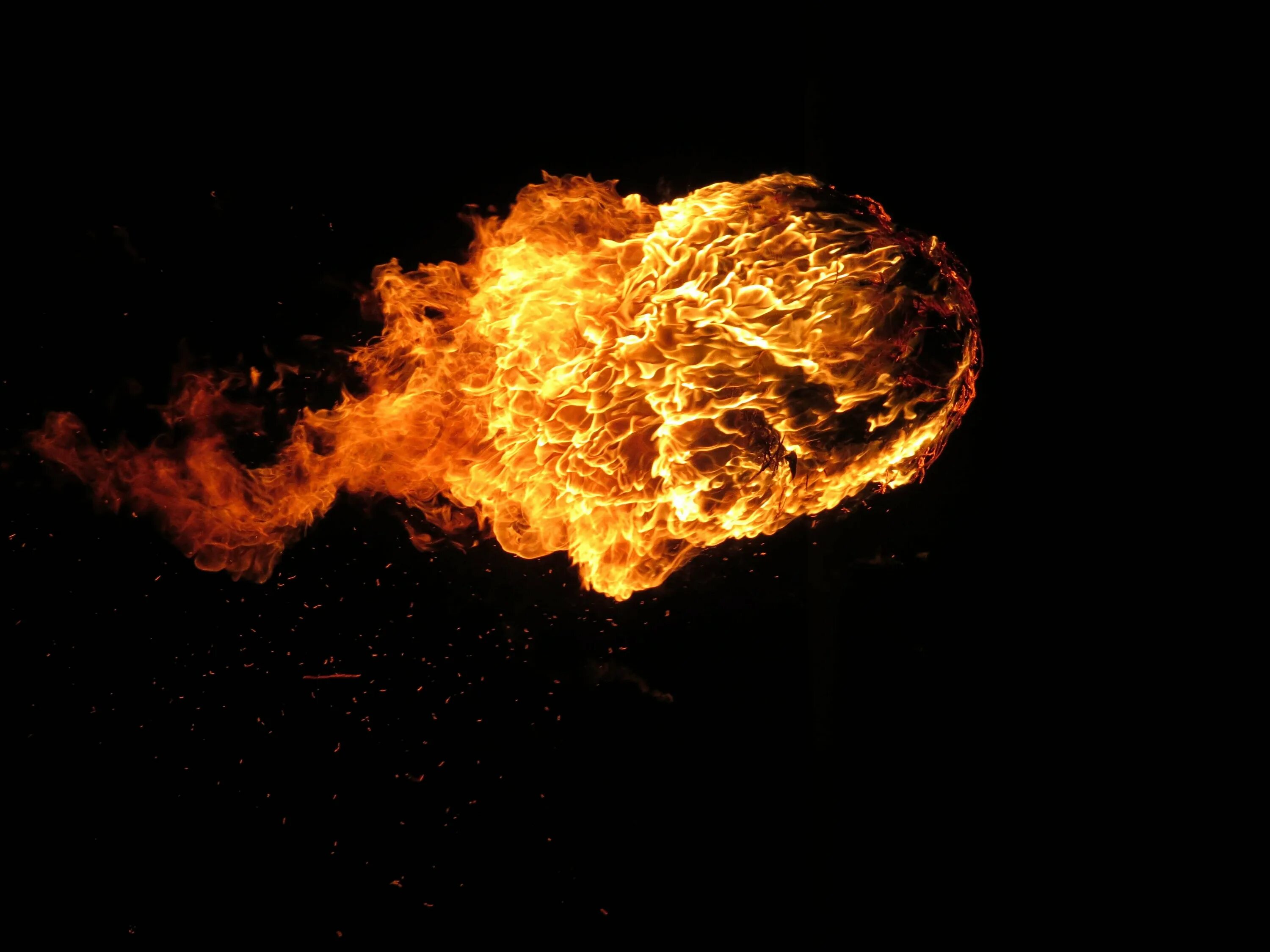 Огненный шар в небе. Огненный поток. Огненный шар. Фаербол. Огонь без фона.