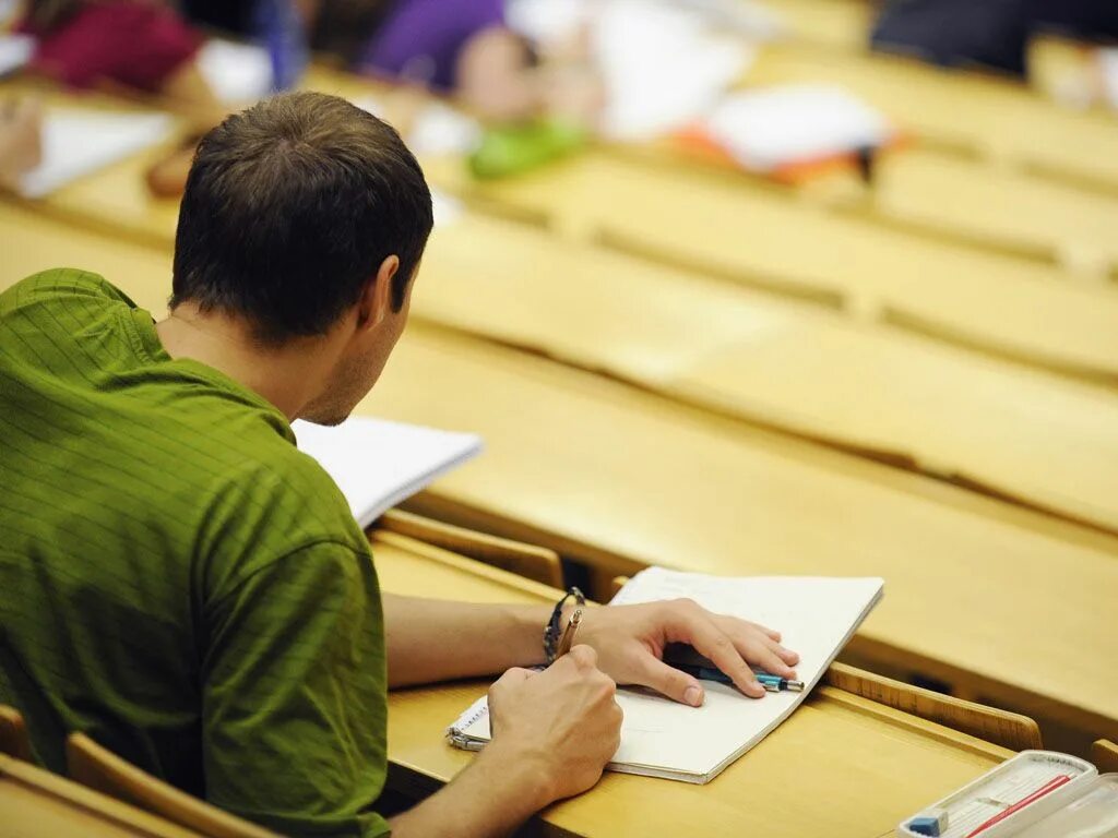 Студент практикант 6. Практика студентов. студент пишет. студенты практиканты.