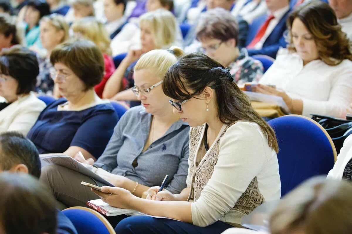 Заседание преподавателей. Педагогическая конференция. Совещание педагогов. Конференция педагогов. Совещание учителей.