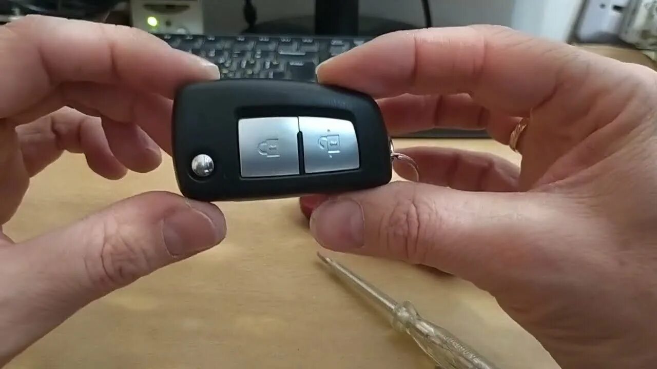 Батарейка для ключа ниссан кашкай. Батарейка в ключ от ниссан кашкая 2008. Как поменять батарейку ниссан кашкай. Батарейка в ключ ниссан кашкай j10. Батарейка для ключа nissan qashqai.