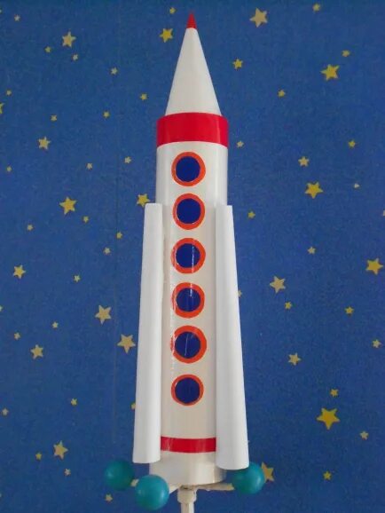 Ракета из картона большая ко дню космонавтики. Ракета поделка. Макет ракеты своими руками. Ракета из пенопласта. Макет ракеты для детей.
