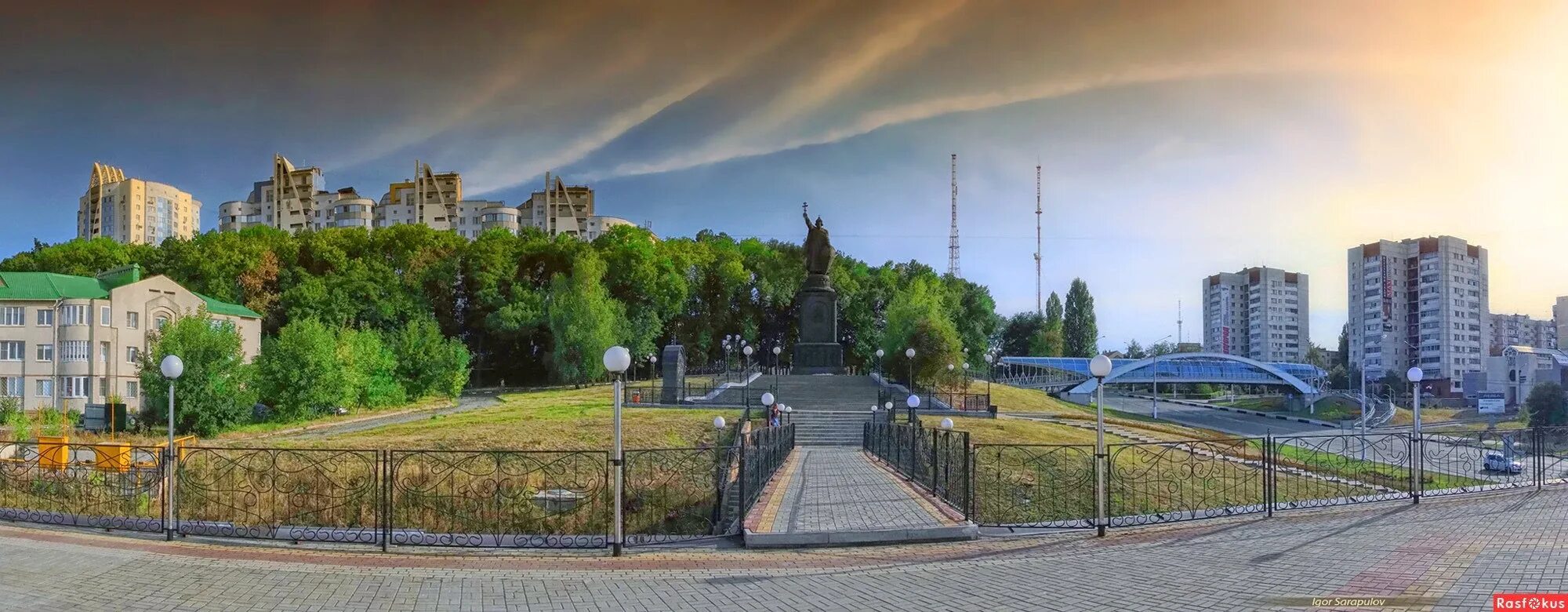 Лучшие в белгороде. Панорама Белгорода с князя Владимира. Белгород Харьковская гора. Белгород князь Владимир вид на город. Вид на Белгород с князя Владимира.