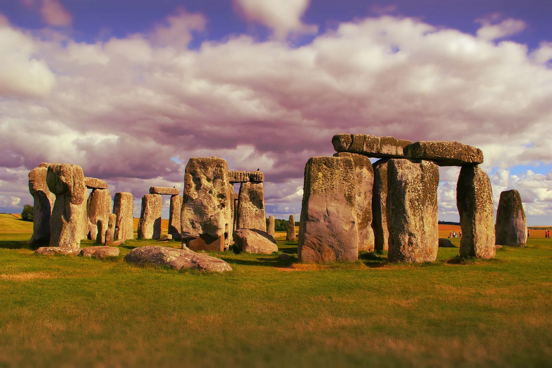 Monument stone. Стоунхендж Англия. Мегалиты Стоунхендж. Кромлех Стоунхендж Англия. Мегалиты древности Стоунхендж.