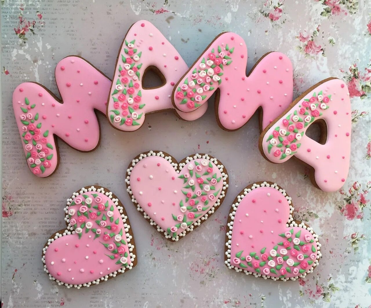 Печенья мама. Пряники на день матери. Печенье для мамы. Пряники для мамы на день рождения. Имбирные пряники маме.