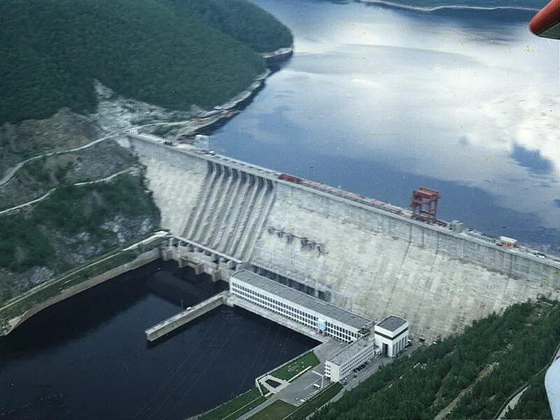 Дом культуры гэс-2 в москве. Ренцо пиано гэс-2 москва. Гэс на болотной набережной. Изабелловая масть лошади. Немецкий язык (2-4 классы).