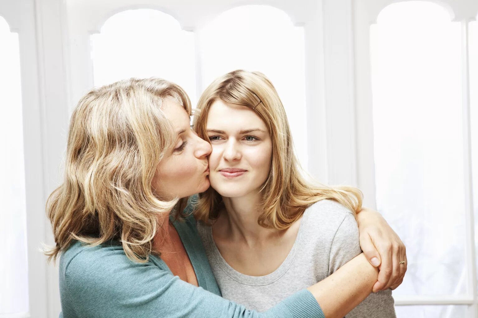 Mommy and daughter. Мама и дочь. Дочки-матери. Фотосессия мать и дочь взрослая. Отношения с мамой.