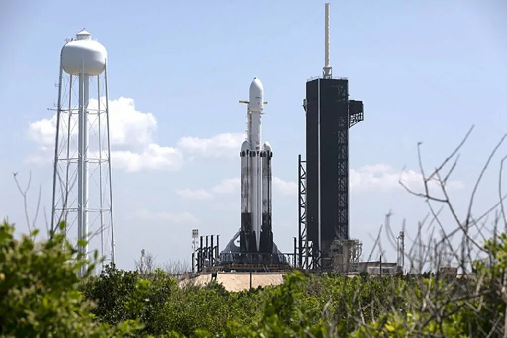 Ракета spacex. Самая мощная космическая ракета. Falcon 9 и falcon heavy. Falcon heavy europa clipper. Falcon heavy europa clipper.