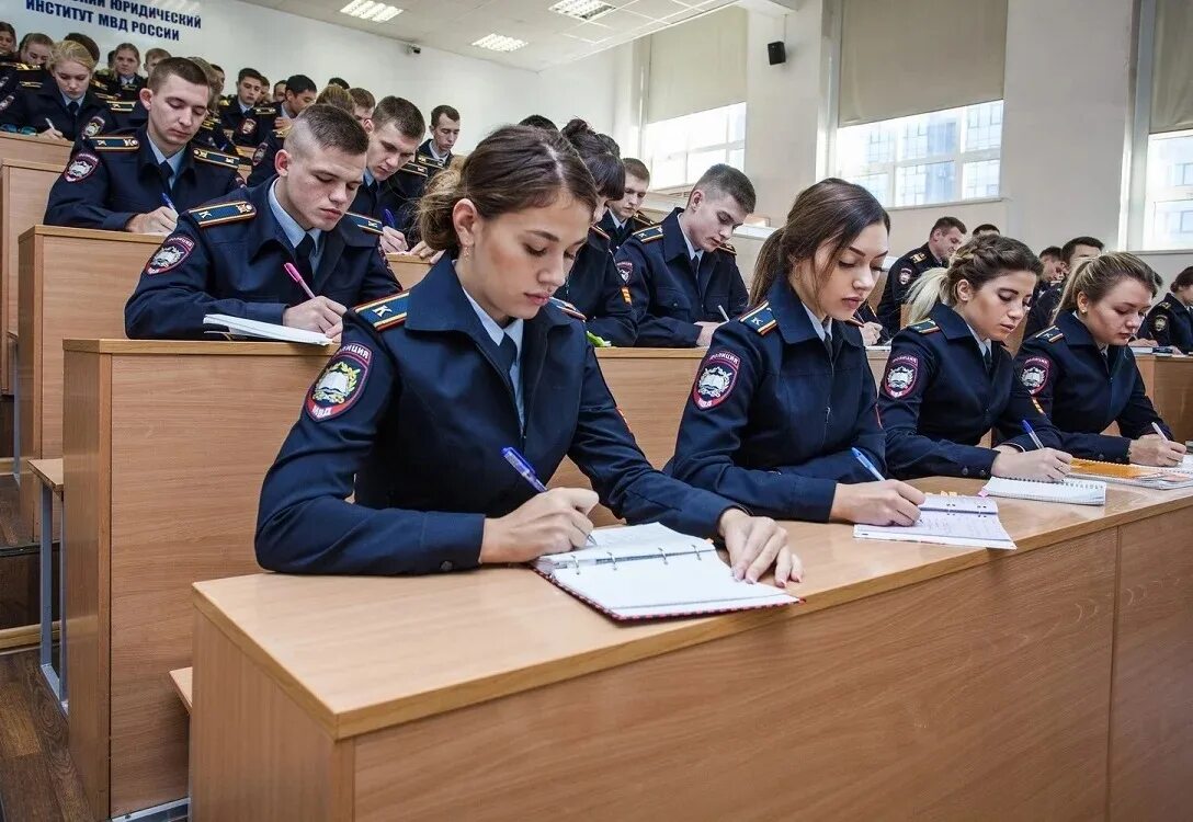 Следователь институты. Барнаульский юридический институт МВД. Барнаул МВД институт. Барнаульский юридический инмтритут Росси. Юридический институт МВД России Барнаул.