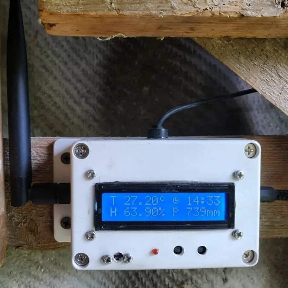 Public monitoring. Noc мониторинг. Public monitoring. Beijing traffic control centre. Оператор видеонаблюдения.