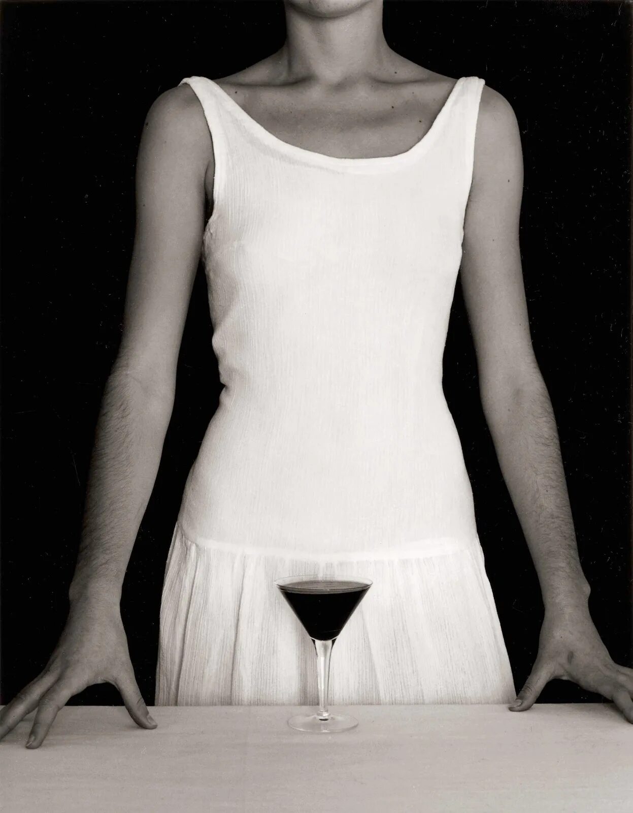 Что бывает черно белым. Chema madoz испанский фотограф. креативные черно-белые фотографии. черно белые шедевры.