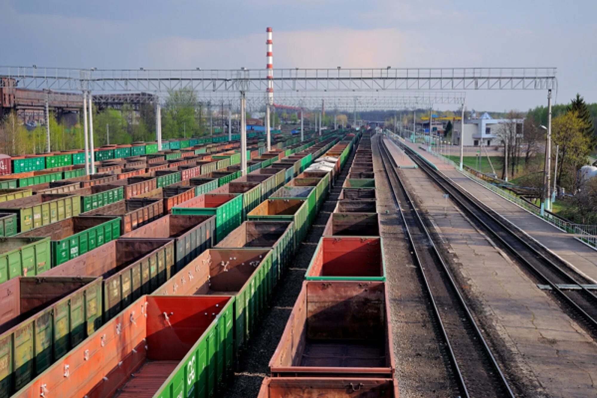 порожние вагоны. порожний грузовой. полувагоны. полувагон пгк. грузовой вагон.