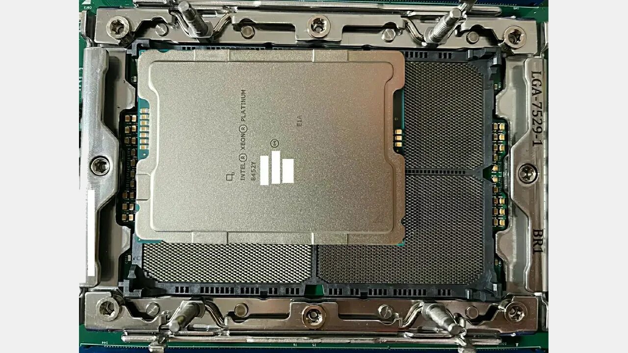 LGA 7529. Intel 7529. Интел сокет LGA 7529. LGA 4677.