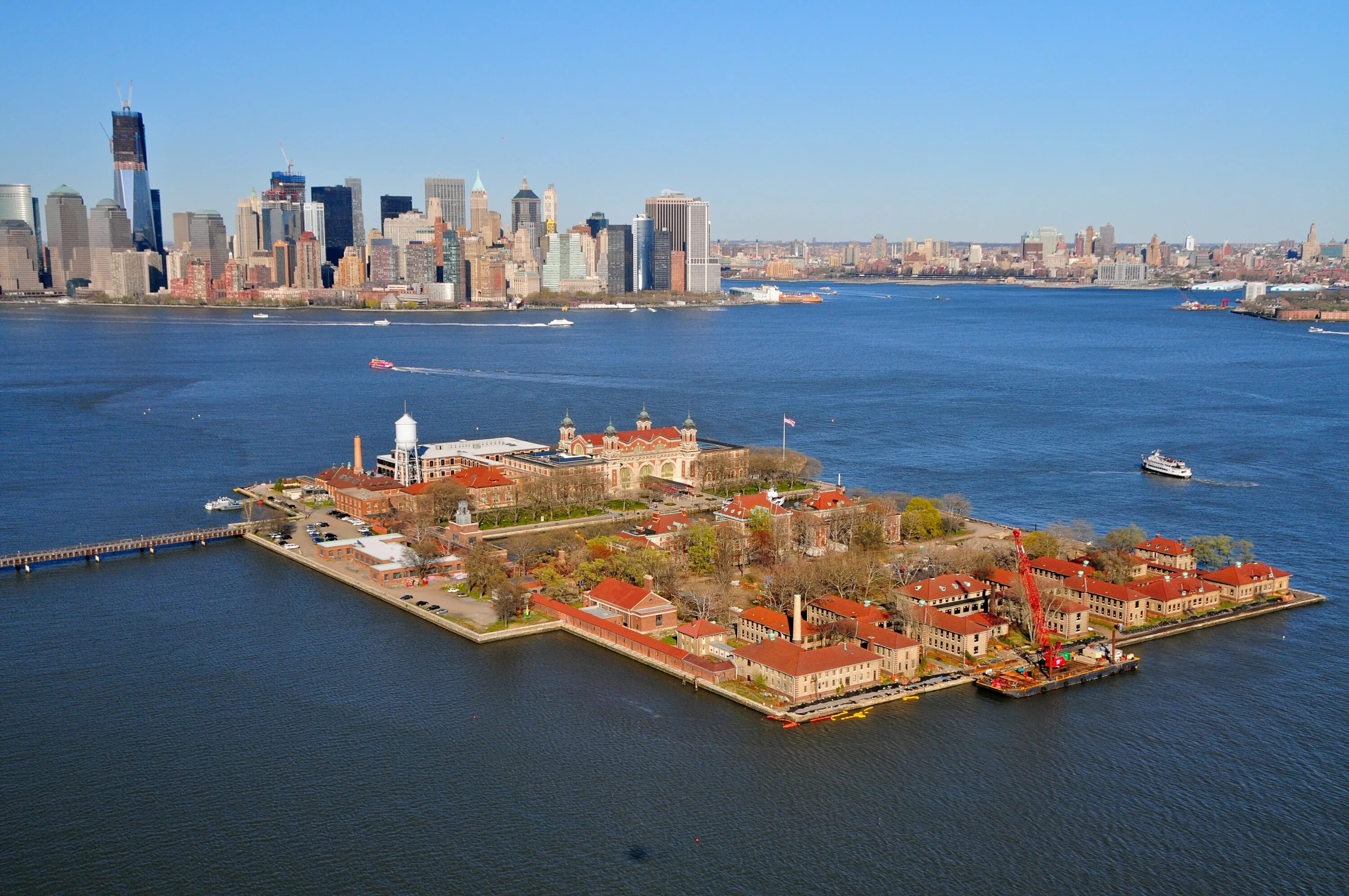 Ellis island. Статен-Айленд Нью-Йорк. Река Гудзон Манхэттен. Река Гудзон в Нью-Йорке. Эллис в Нью Йорке.