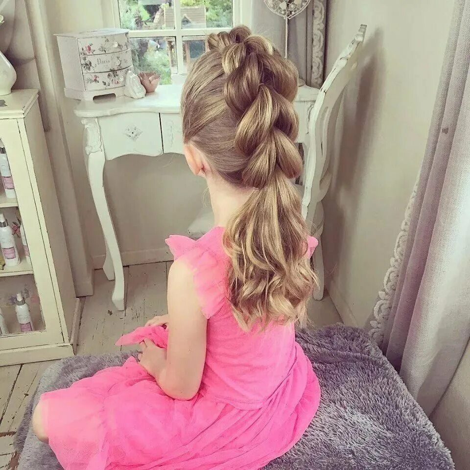 причёски для девочек надлинные волосы. праздничные прически для девочек. прически на средние волосы девочке 6 лет. прическа на день рождения 10 лет девочке. красивые причёски для девочек.