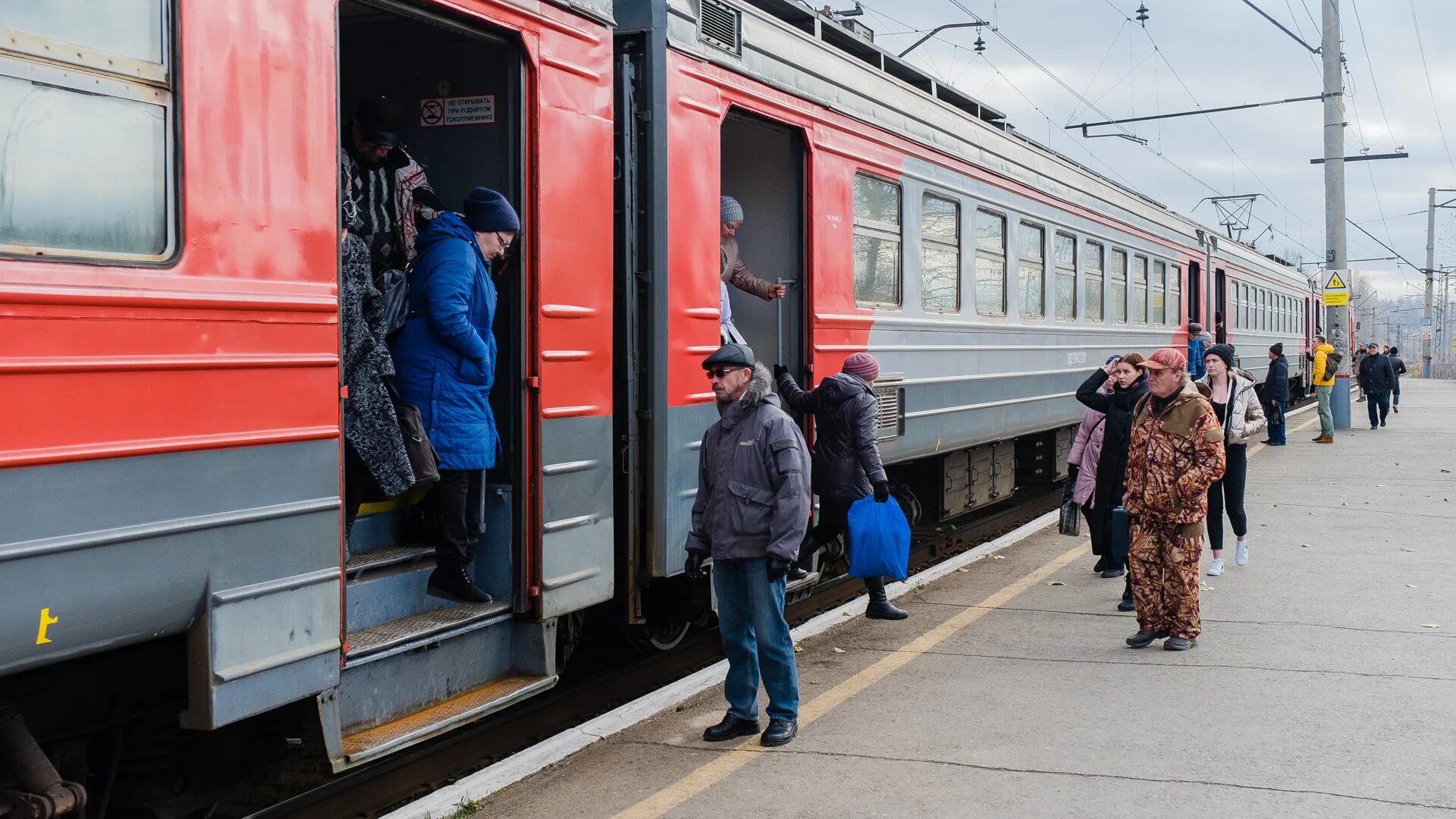 Поезд пермь минеральные воды. Поезд жизни. Новые электрички. Поезд убийц. Пермская электричка.