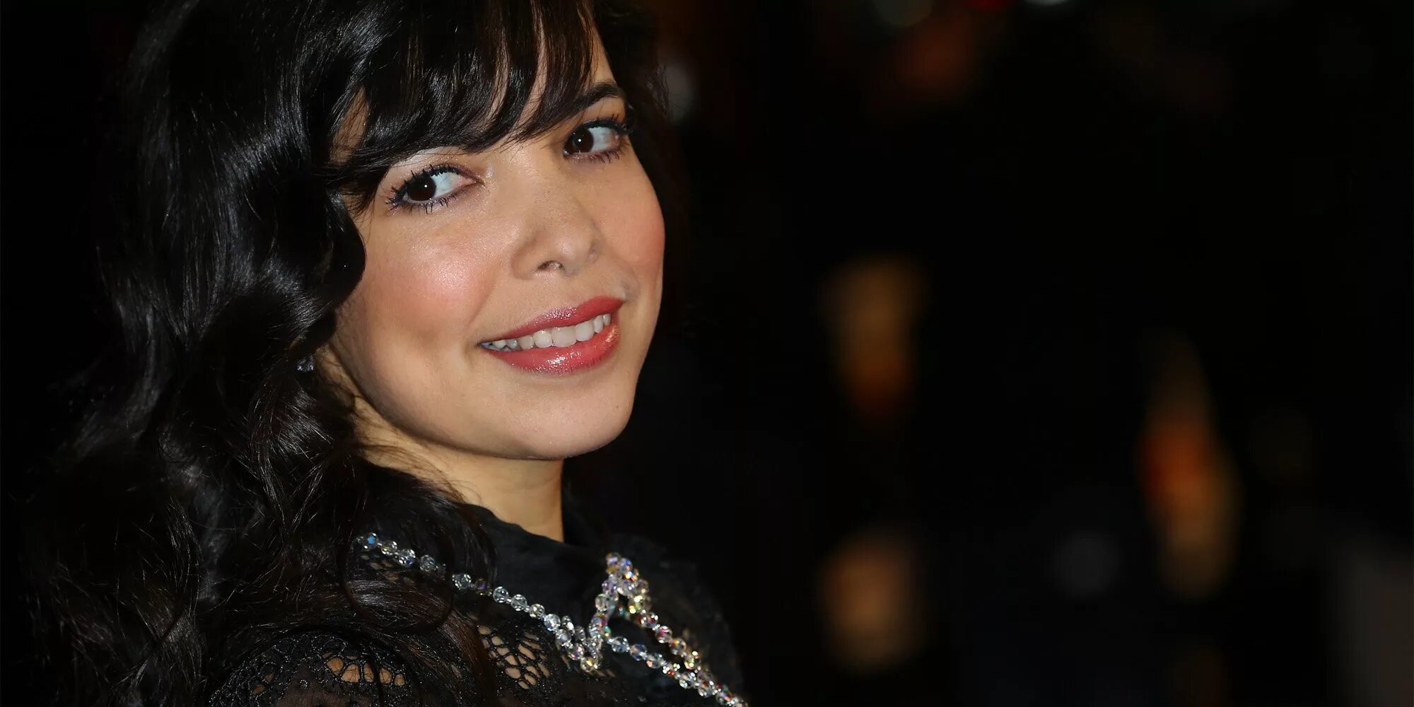 Indila певица. Адила́ Седрая. Французская певица индила. Индила певица 2022. Индила лучшее