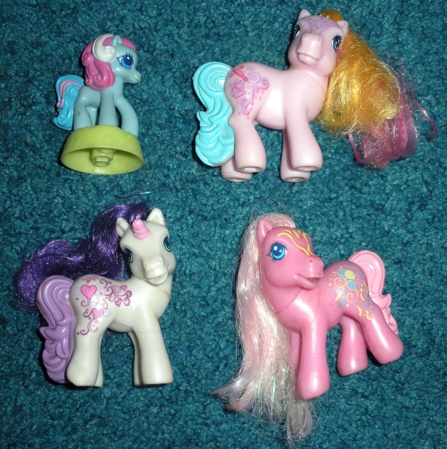 Купить пони старых. My little Pony макдональдс. My little Pony игрушки макдональдс. My little Pony 1999 MCDONALDS. My little Pony из макдональдс 2005 год.