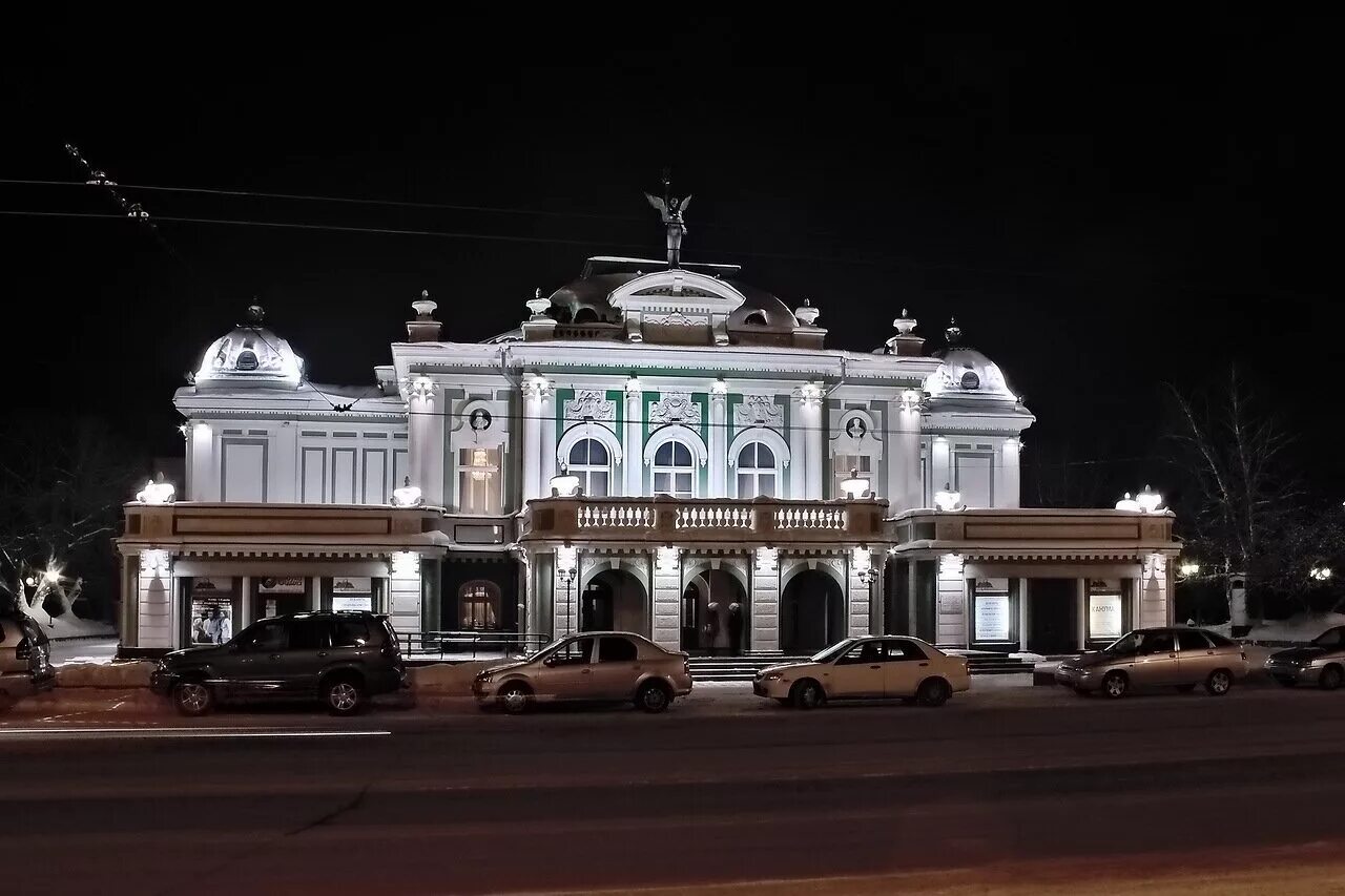 Театр драмы ночью Омск. Драмтеатр Омск ночью. Омский Академический театр драмы Омск. Омский драматический театр зимой.