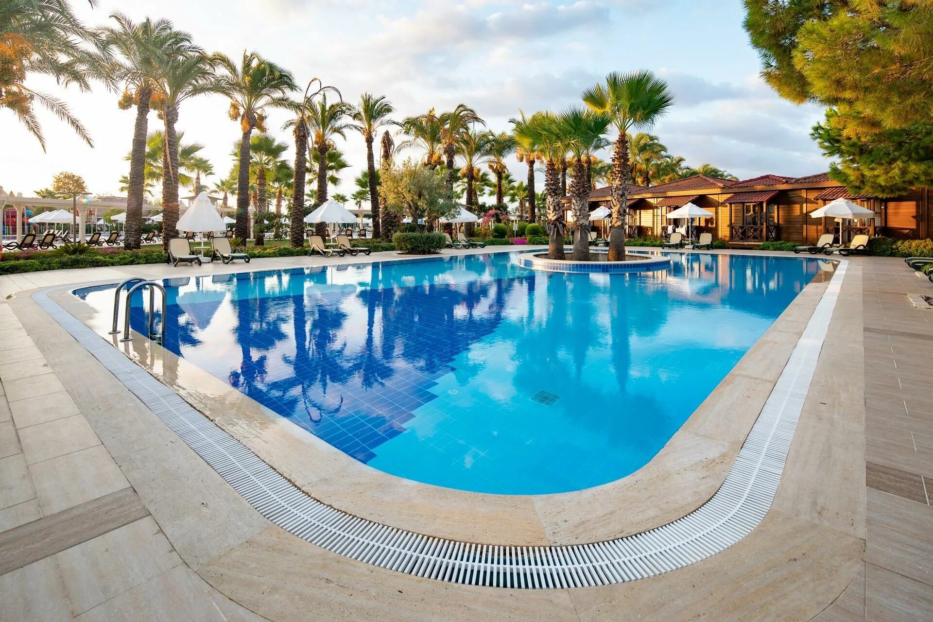 Calimera serra palace сиде. Fun Sun Serra Palace Турция. Отель Calimera Serra Palace 5. Serra Palace 5 Сиде. Fun Sun Family Serra Palace 5 Турция.