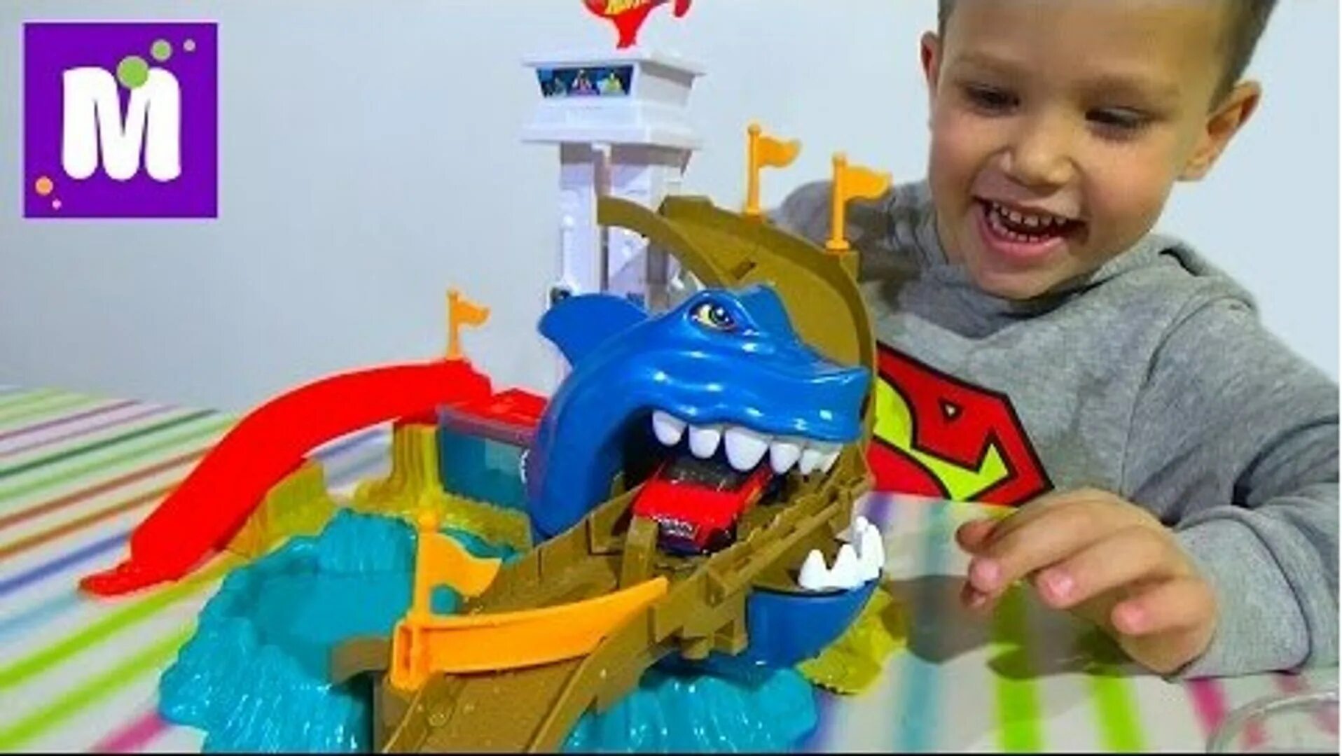 Видео как макс играет. Мистер макс хот вилс. набор hot wheels порт акул color shifters bgk04. канал мистер макс хот вилс. хотвилс трасса порт акул с машинками.