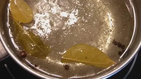 Вода с лимоном и лавровым листом