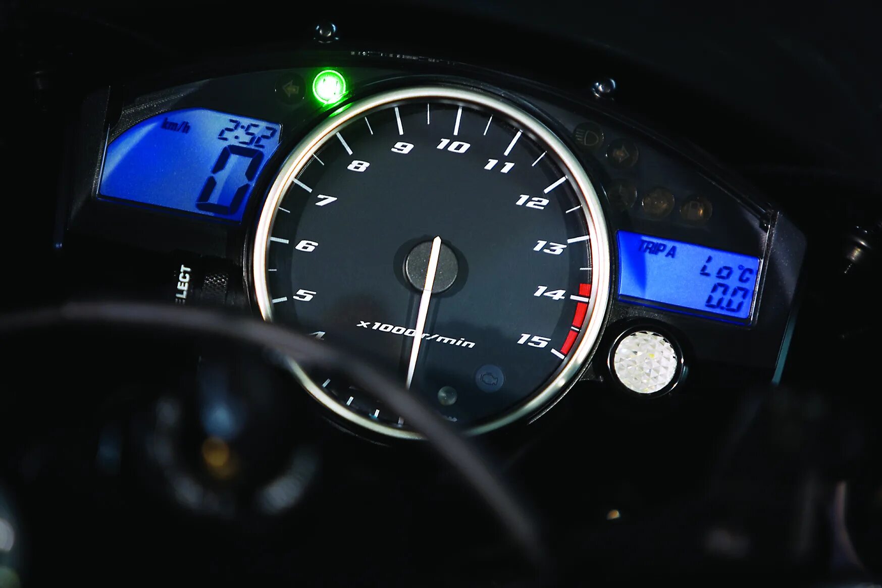 Ямаха р6 максималка скорость. Yamaha r6 2006 тахометр. Yamaha r1 2000. Yamaha r1 2011 спидометр. Макс скорость yamaha r1.