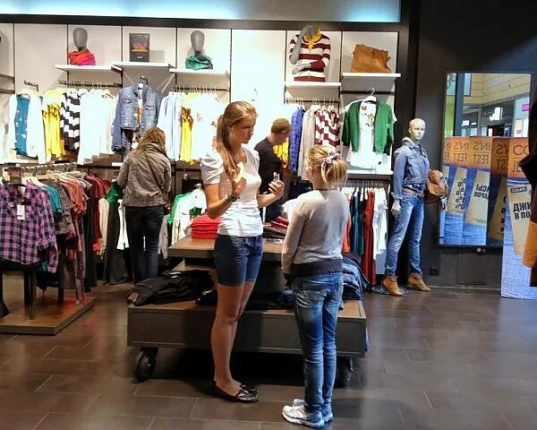 Магазин colin's. Коллинз одежда спб. Colins магазин. Коллинз магазины в спб. Магазин коллинз невский проспект.