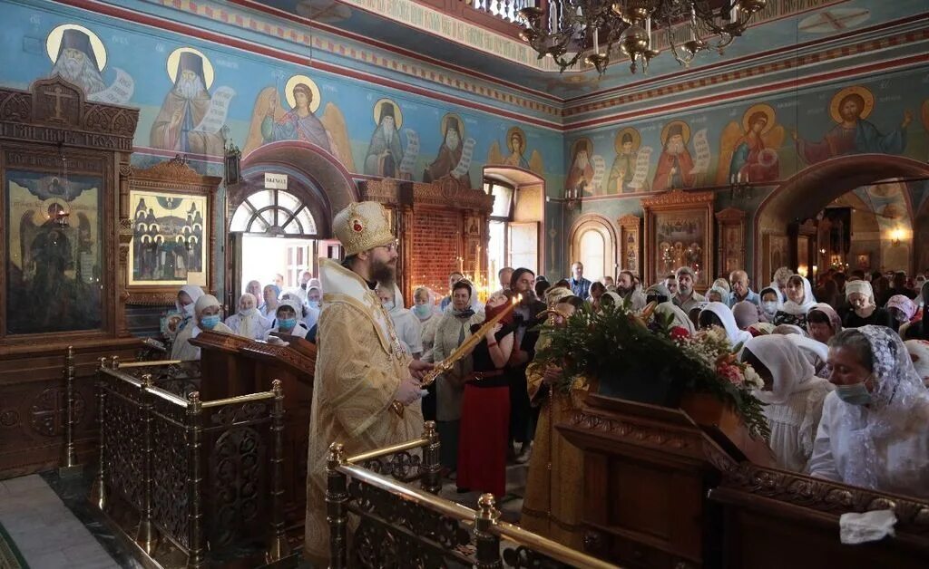 Оптина пустынь подворье. Подворье Оптиной пустыни в Ясенево. Подворье монастыря Оптина пустынь в СПБ. Подворье оптиной пустыни расписание