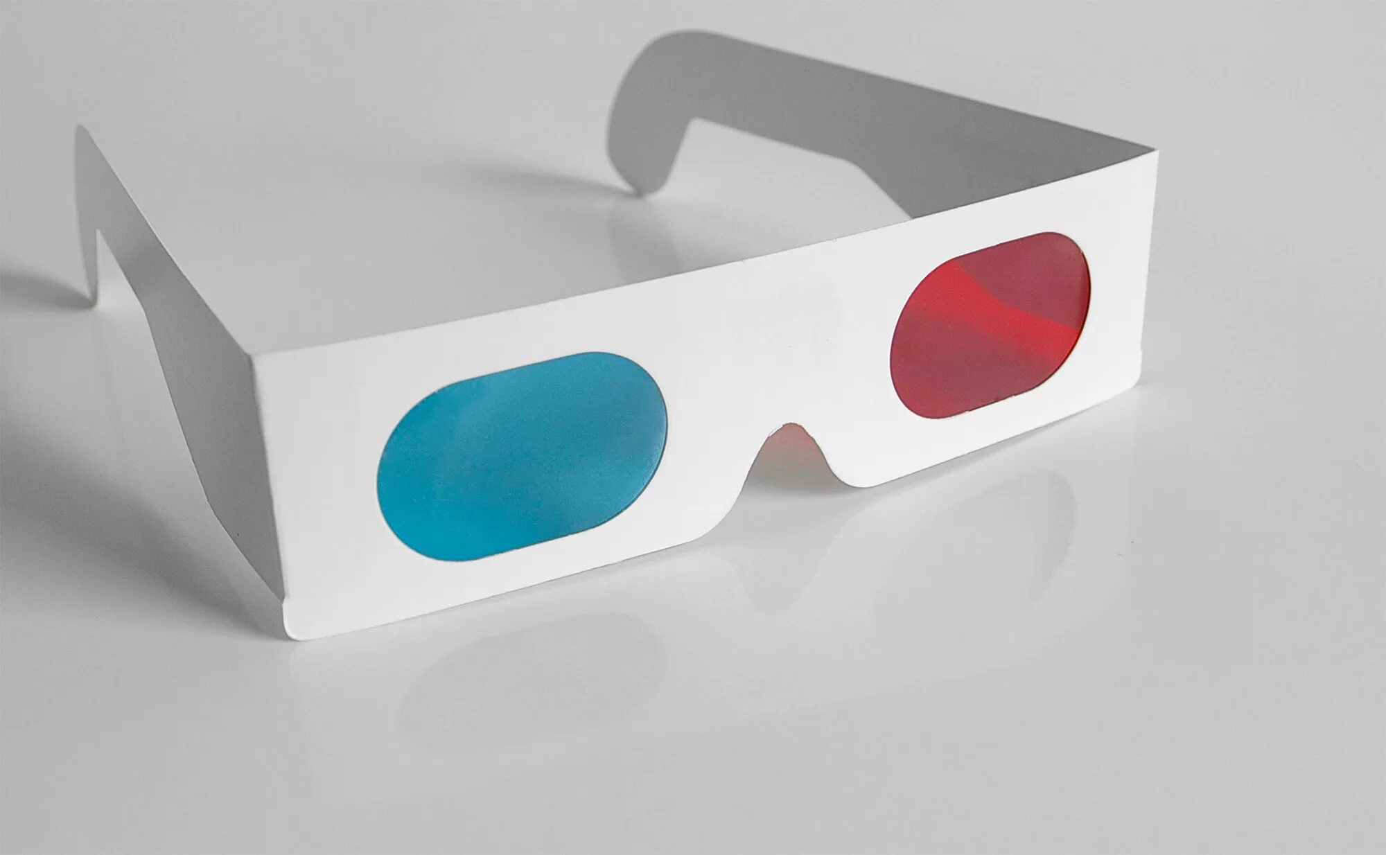 Три очки это. Анаглифные 3d очки. 3d очки анаглиф. 3d очки для кинотеатра. 3d очки картонные.