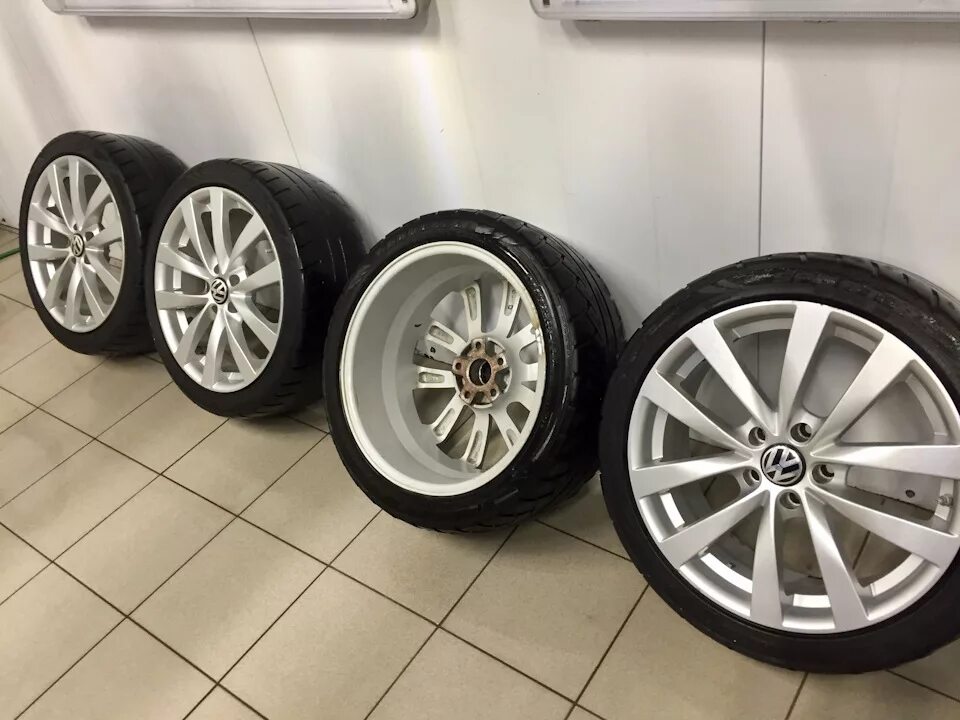 225/45 R18. 235/45 R18. Колеса 225/45/18. Колесо 235/45 r18. Колеса 225 45 купить