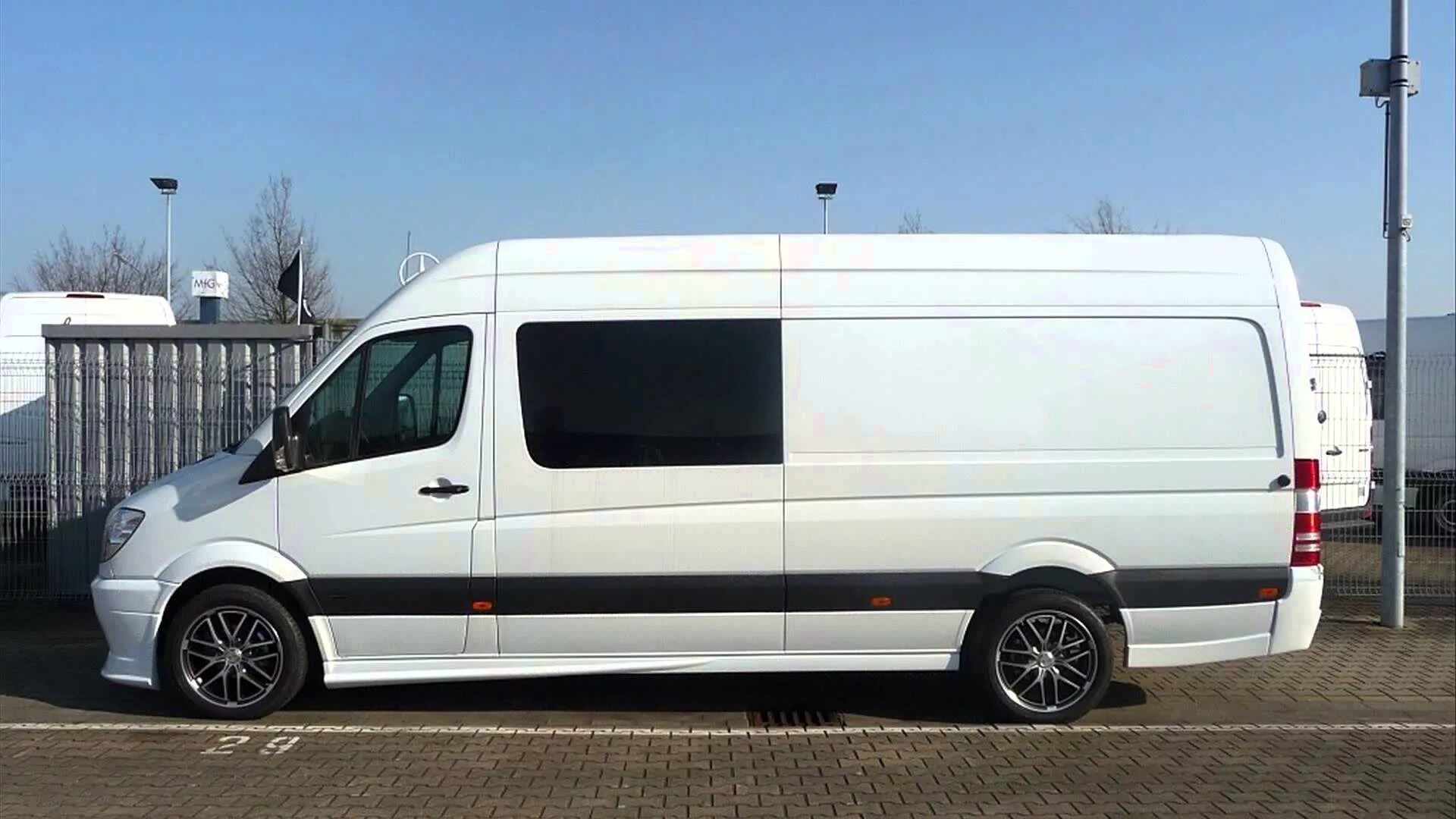 Средний спринтер. Mercedes-Benz Sprinter. Мерседес Спринтер. Mercedes Benz Sprinter Tuning. Mercedes Sprinter 312d.