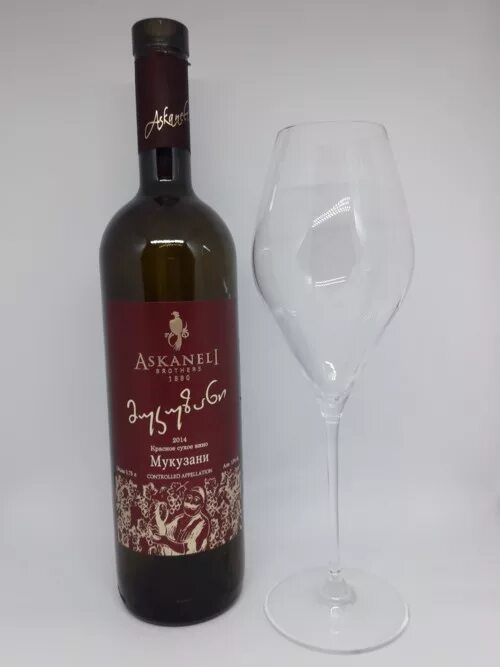 Вино Мукузани Грузия. Грузинское вино Мукузани красное. Саперави Мукузани вино. Саперави вино красное Грузия.