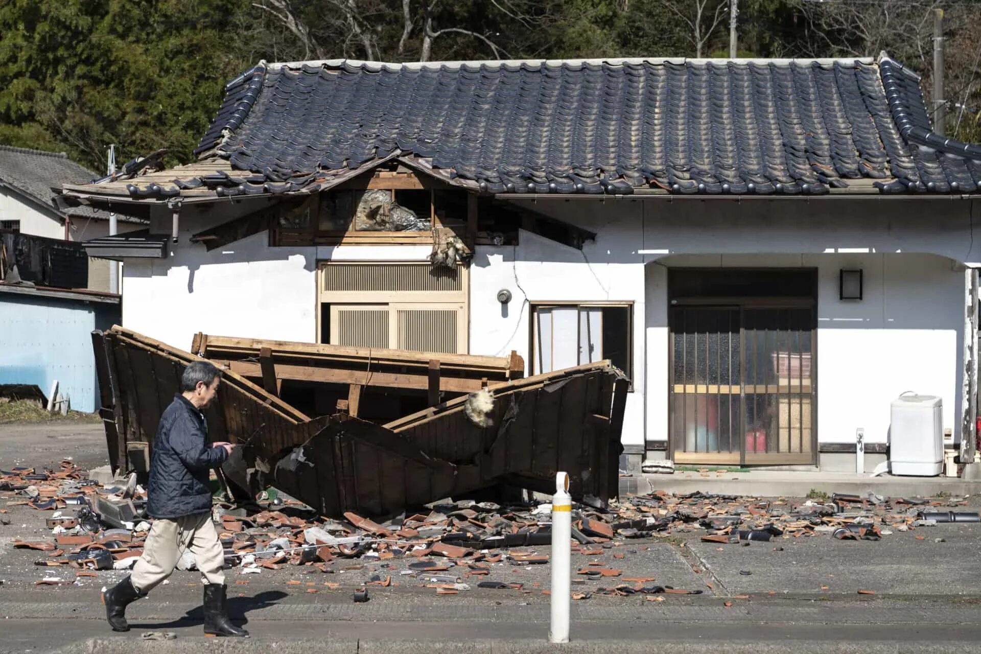 Япония 2011 землетрясение и ЦУНАМИ. ЦУНАМИ В Японии сейчас 2022. Землетрясение в Японии Фукусима (2022).