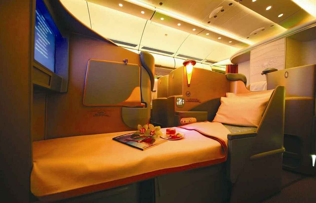 Боинг 777 Etihad. Бизнес класс Pearl Business class Airways Etihad Airways. Этихад первый класс. Etihad Airways самолеты бизнес.