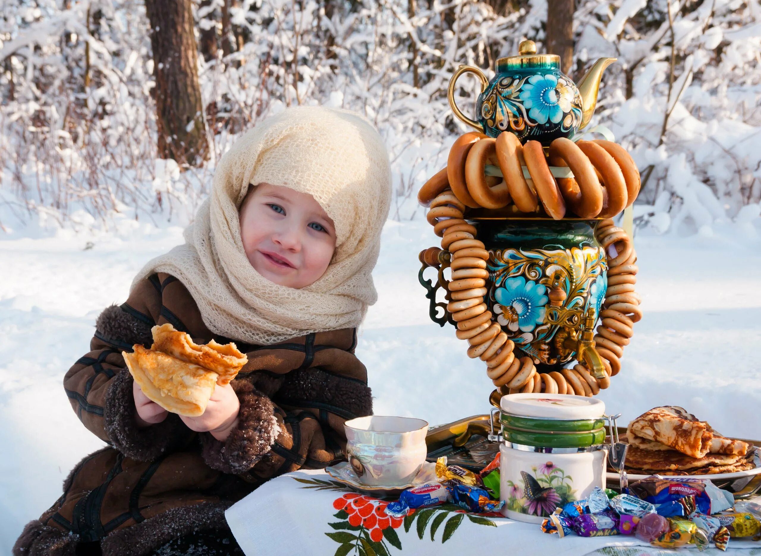 Масленица маленькие картинки. Фотосессия на Масленицу детей. Масленица фотосессия. Детям о Масленице. Фотосессия Масленица детская.