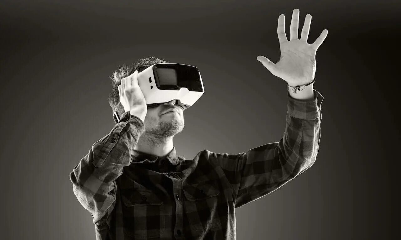 Очки дополненной реальности. Система виртуальной реальности. Технологии виртуальной и дополненной реальности. Виртуальная реальность черный фон.