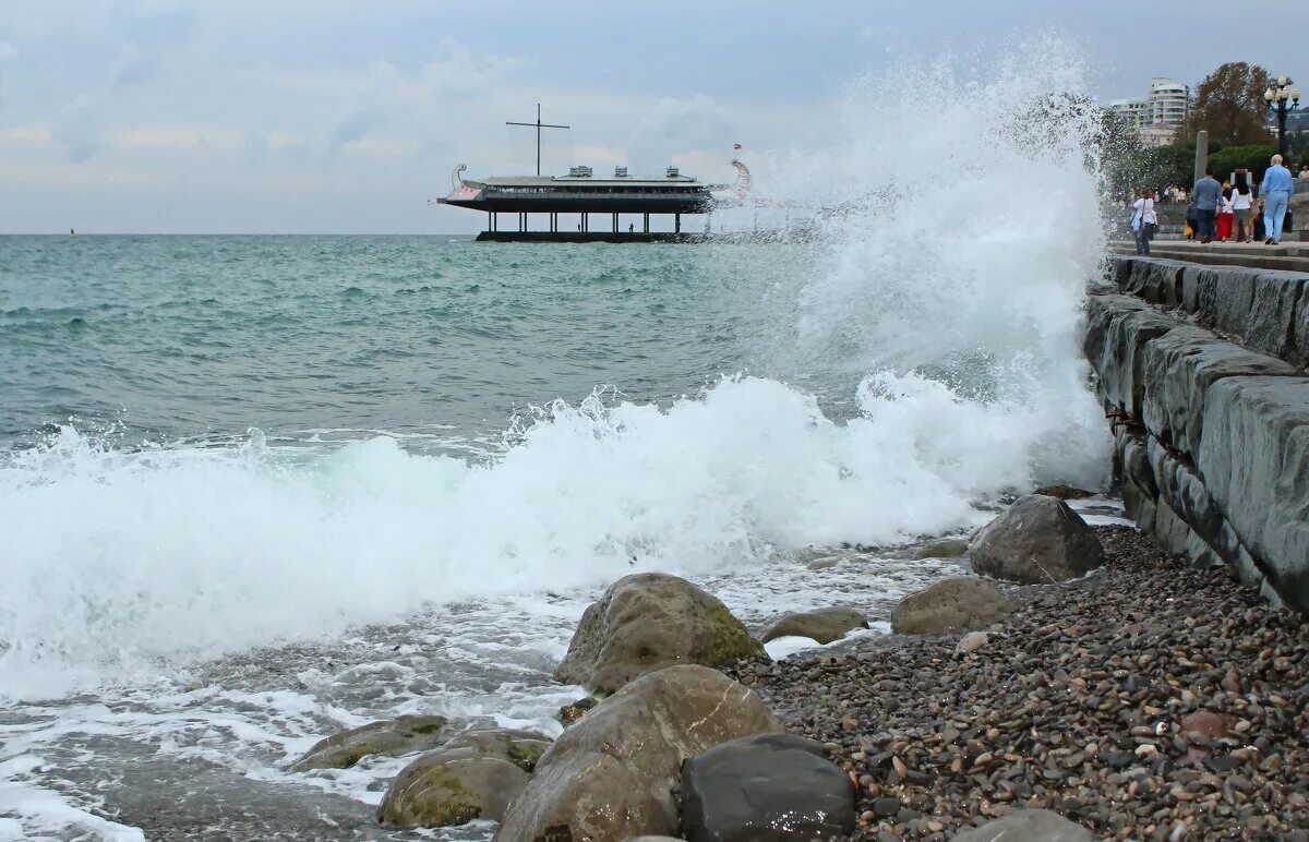 шторм в крыму сегодня ялта