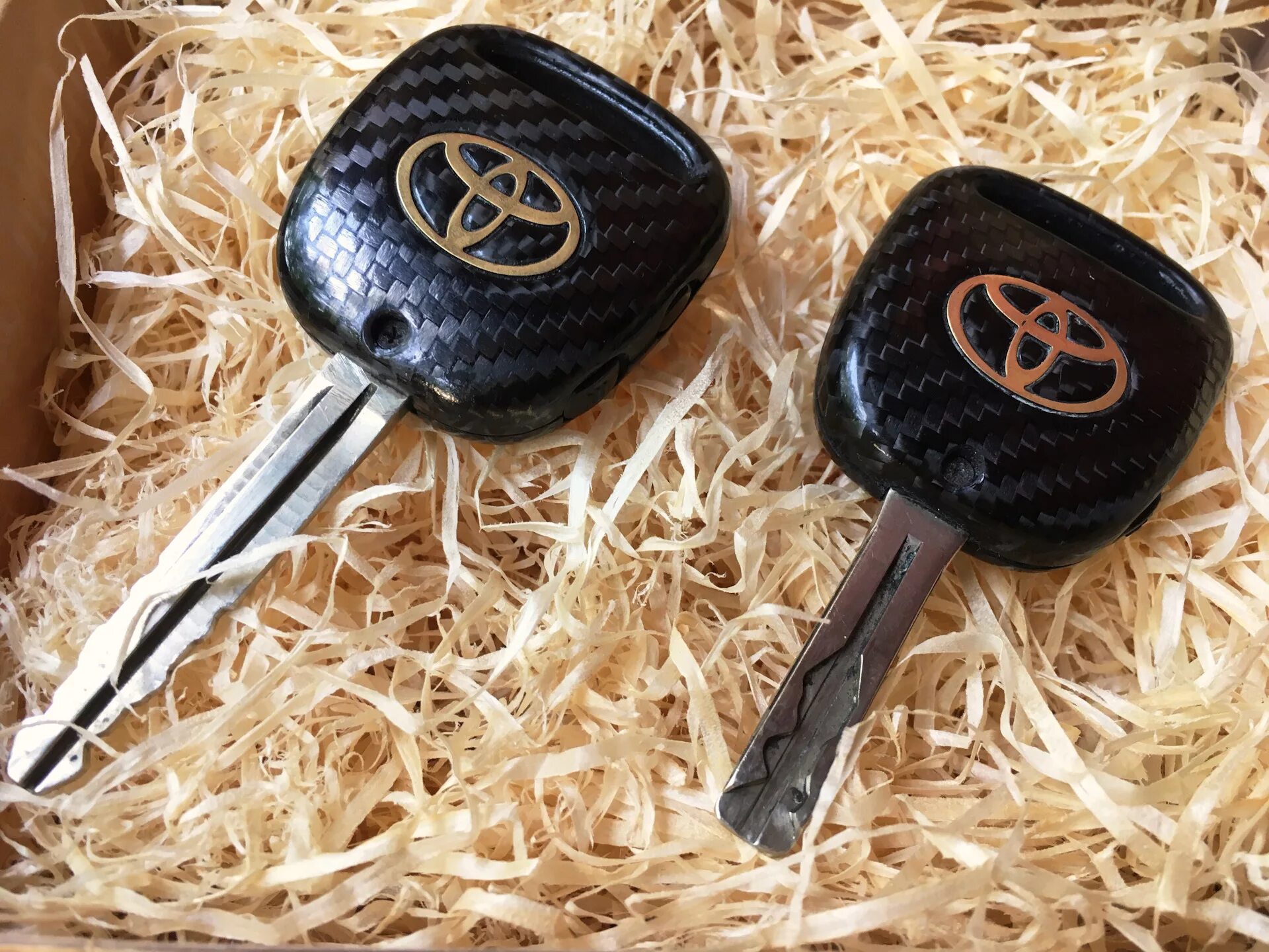 Масляный ключ тойота. Toyota Altezza ключ. Ключ зажигания Toyota Altezza. Ключи из карбона.