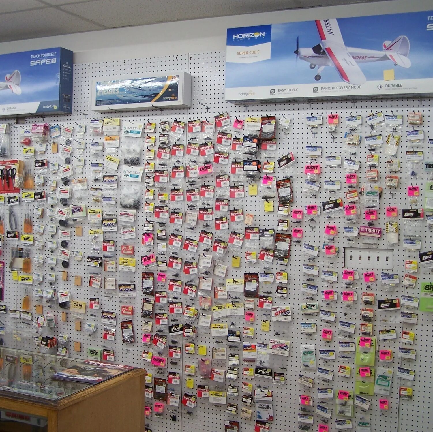 интерьер магазина рукоделия. шоп шоп интернет магазин рукоделия. интерьер магазина рукоделия. магазин рукоделия фото. хот шоп.