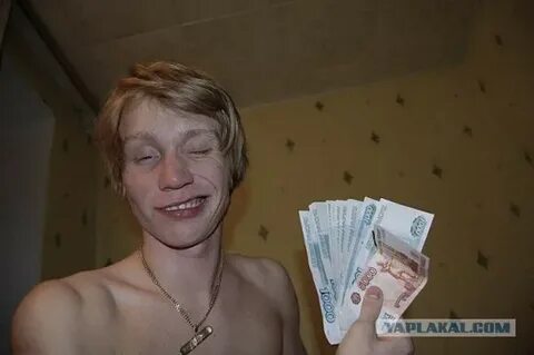 Даю бомжам деньги