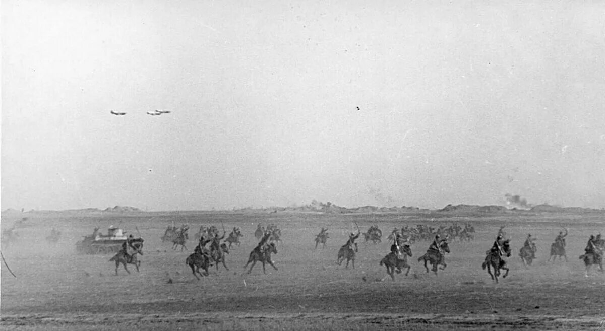 Кавалерия в Великой Отечественной войне 1941-1945. Советская кавалерия в ВОВ 1941-1945. Кавалеристы 2-го гвардейского кавкорпуса. Советские кавалеристы в атаке 1941. Кавалерия против танков