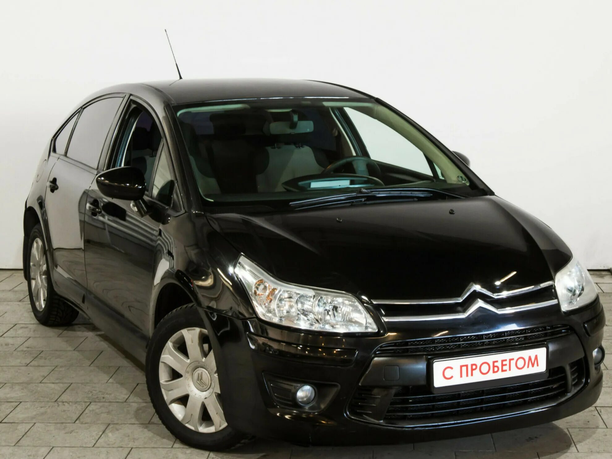 Автосалон спб с пробегом отзывы. Citroen c4 2010 Black. Машина с пробегом Ситроен. Автомобиль Ситроен с 500. Клевер авто СПБ автосалон с пробегом.