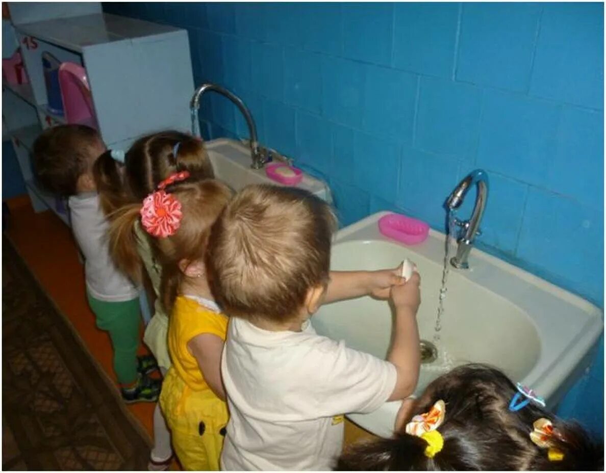 Умывание в детском саду. Умывание детей в детском саду. Умывание детей в старшей группе. Умывание в младшей группе. Режимные моменты в ранней группе
