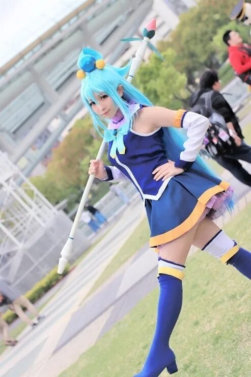 Aqua cosplay. Аква прекрасный мир косплей. Этот прекрасный мир Аква косплей. Косплей на акву.