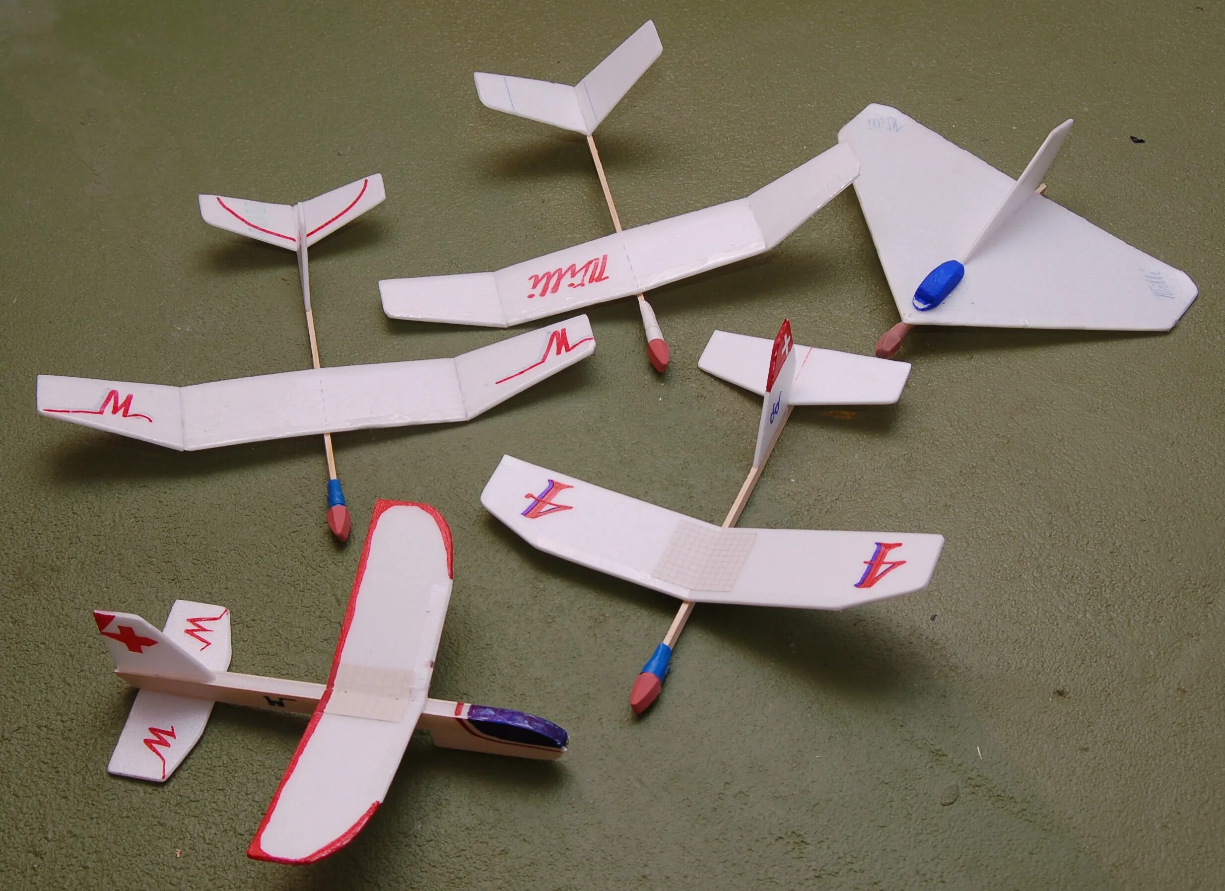 поделки модели. деревянный корабль. моделирование из картона военной техники. поделки военной техники. моделирование из картона для детей.