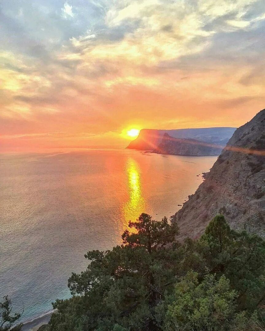 Крымский закат. Крым закат ласточкино гнездо. Коктебель крым закат. Рассвет у ласточкиного гнезда. Заход солнца в крыму.