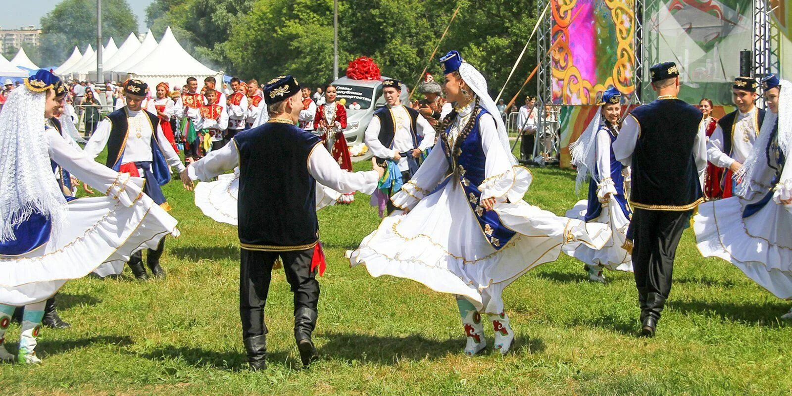 Московский Сабантуй. Сабантуй шатры. Сабантуй татарский праздник. Юрта Сабантуй.