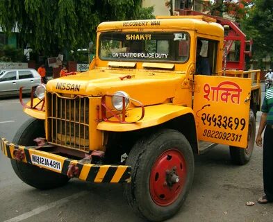 Elderly Nissan 4W73 tow truck.jpg. 