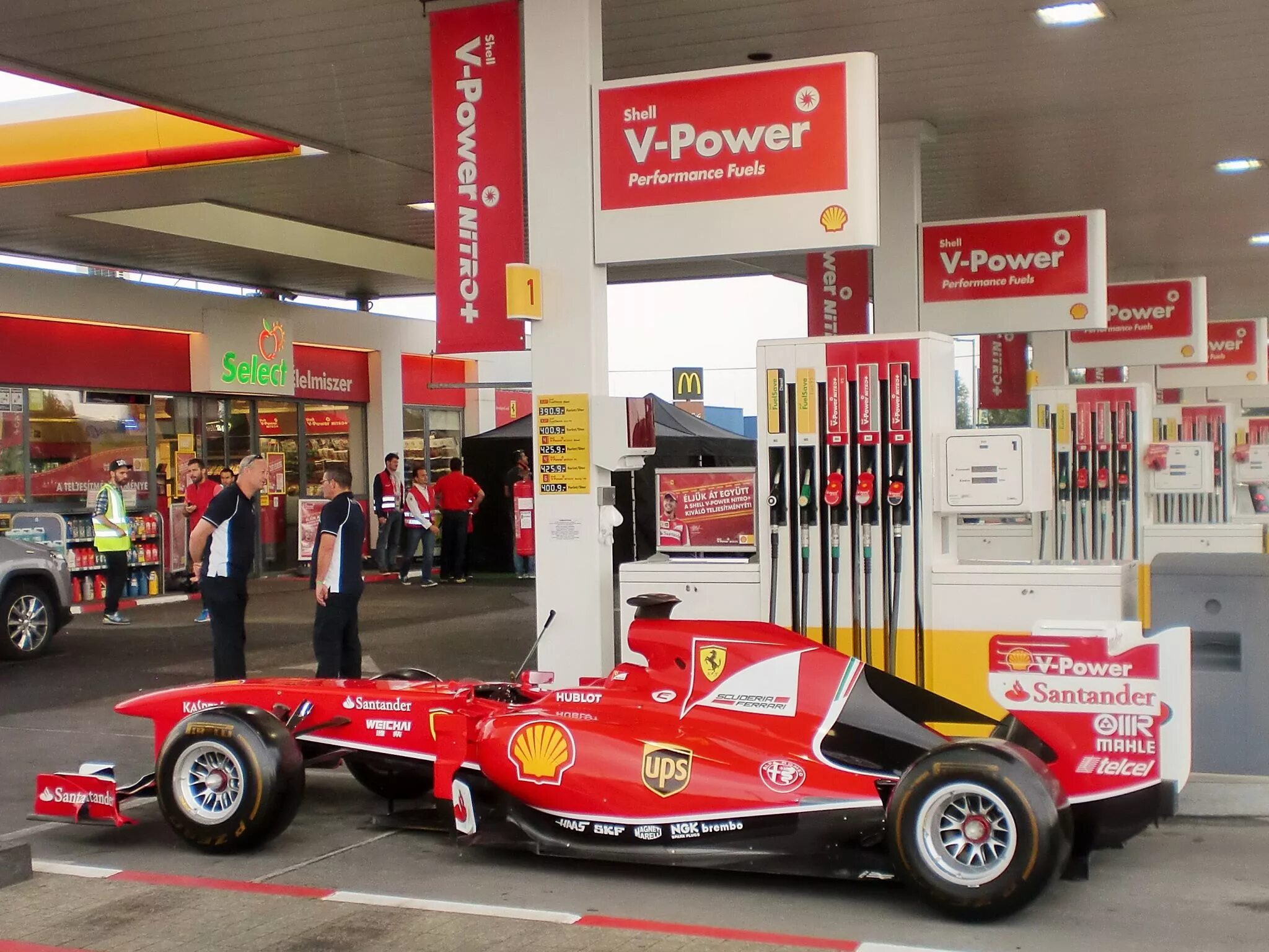 АЗС Shell v-Power. Ferrari Scuderia Shell. Shell Formula 1. Shell v-Power реклама.