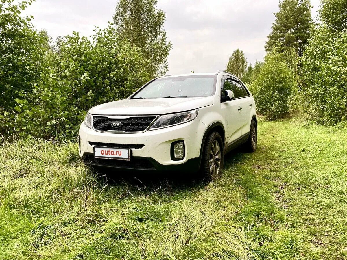 4 бензин. Kia sorento рестайлинг от 2012. киа соренто 2013 черный. киа соренто 4 черный и белый. киа соренто 2 рестайлинг новый.